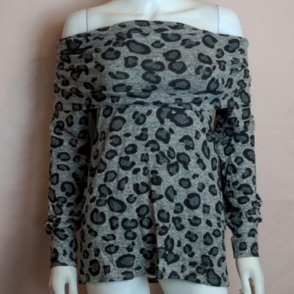 Gibson Gray and Black Convertible Leopard Print Pullover Sweater size XS - Picture 2 of 7
